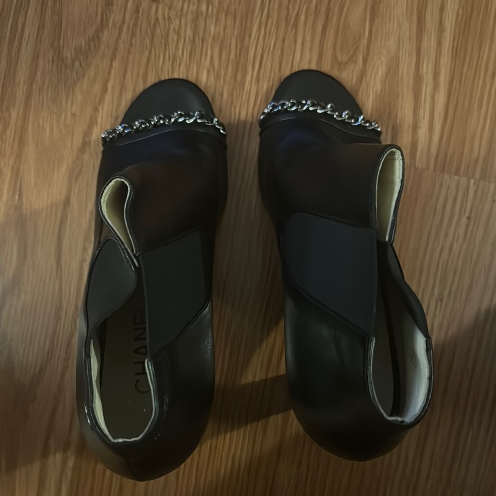 Authentic Chanel Chic Black Women's Shoes with Chain Detail